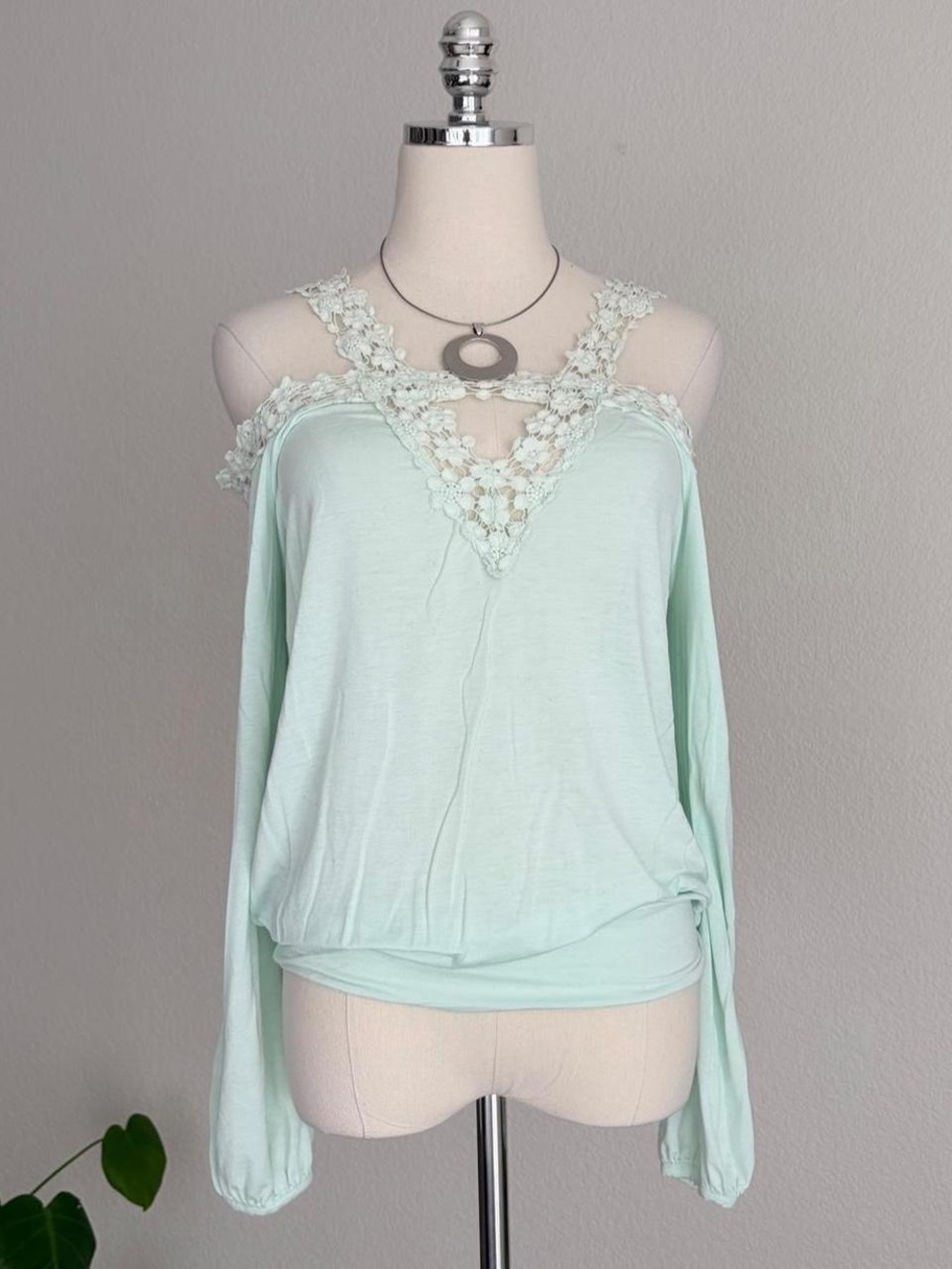 Venus Cold-Shoulder Top w/ Crochet Floral Lace Trim in Mint